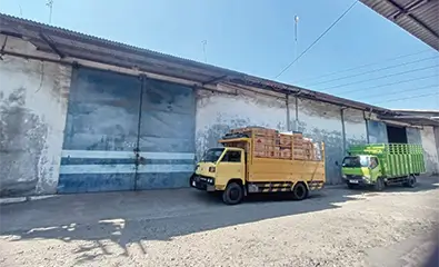 Gudang Besar SHM di Pergudangan Tanjungsari Surabaya